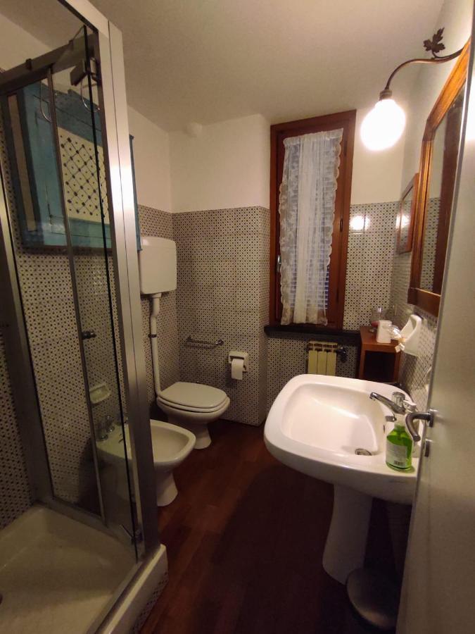Appartamento Fronte Mare, Vista Mozzafiato 瓦拉泽 外观 照片