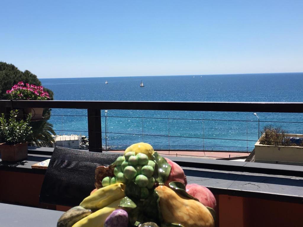 Appartamento Fronte Mare, Vista Mozzafiato 瓦拉泽 外观 照片